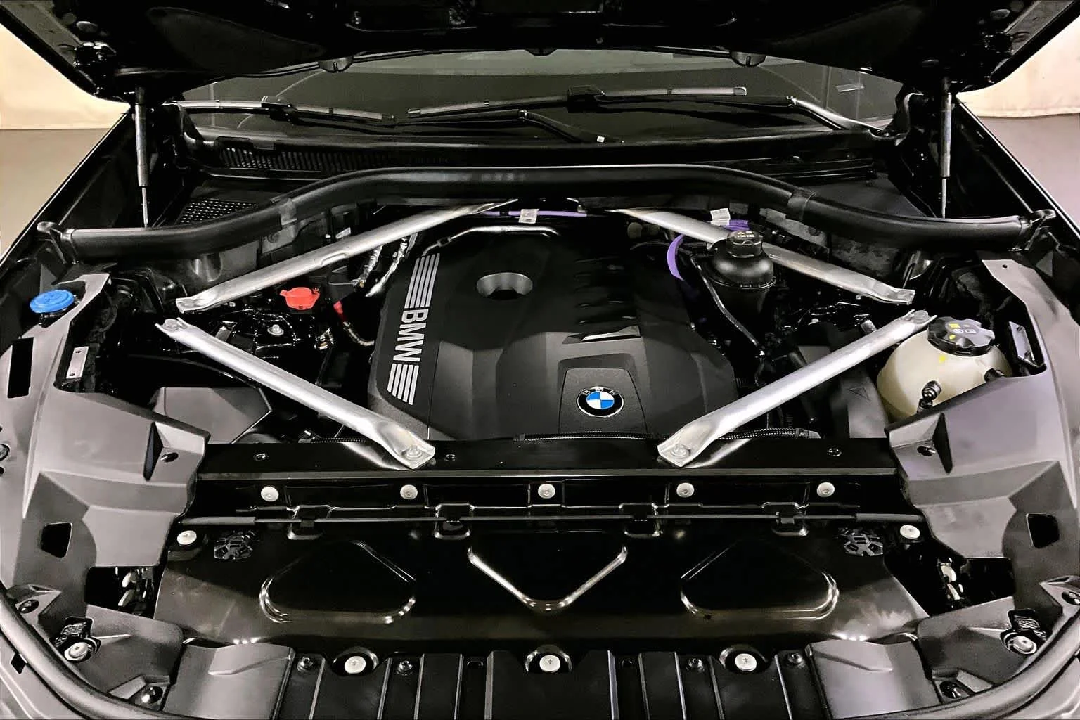 Certified Used 2024 Black Sapphire Metallic BMW xDrive40i image 29