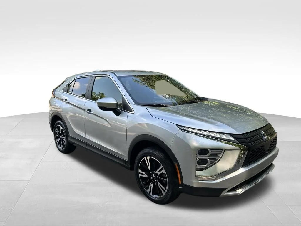 Used 2024 Silver Mitsubishi  image 7