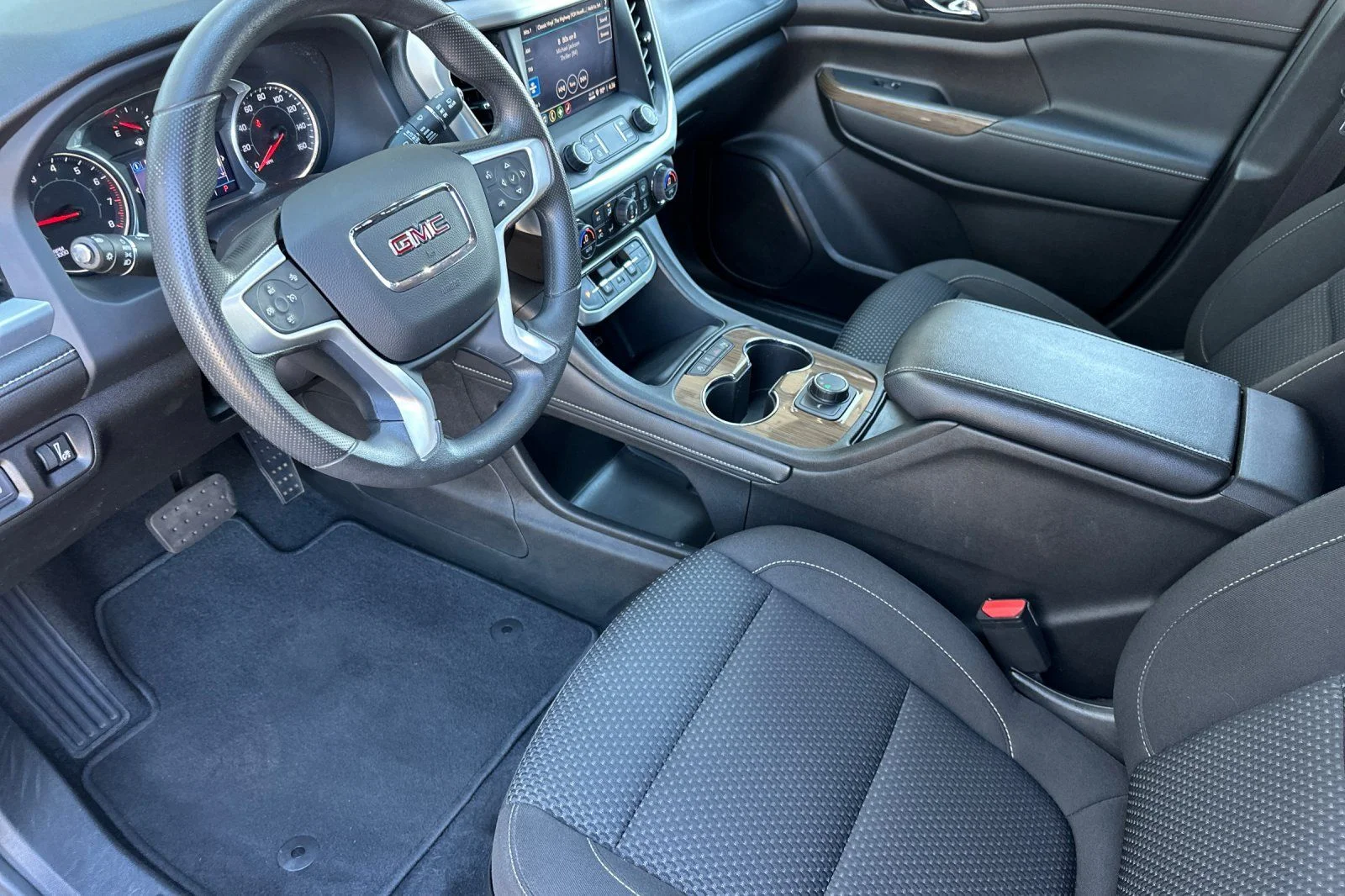 Used 2022 White GMC SLE image 9