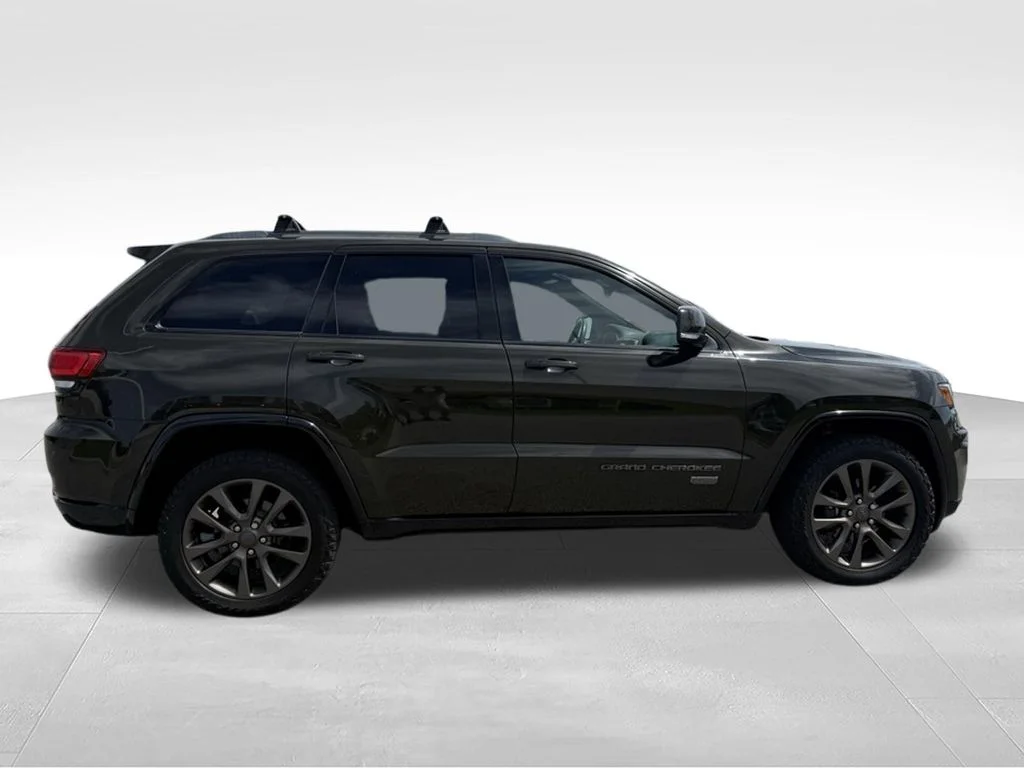 Used 2017 Green Jeep Limited image 25