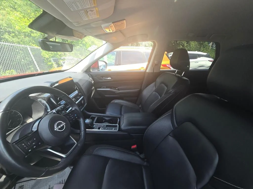 Used 2024 Red Nissan SL image 4