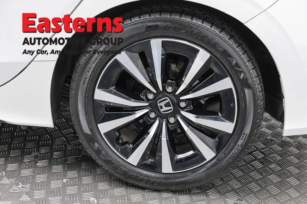 Used 2023 White Honda EX-L image 33