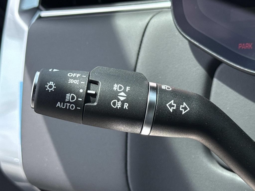 New 2026 Santorini Black Land Rover SE image 8