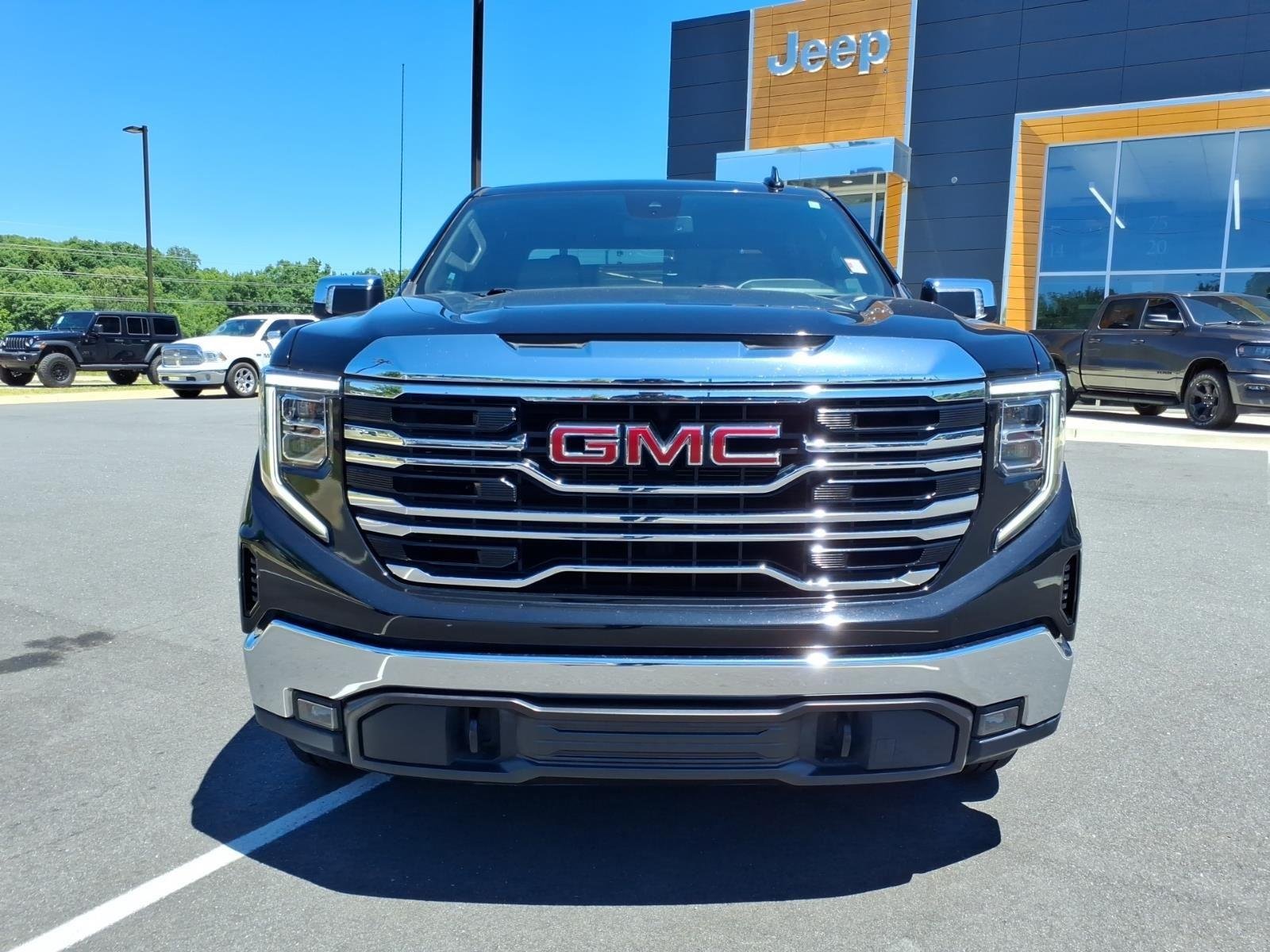 Used 2025 Onyx Black GMC SLT image 14