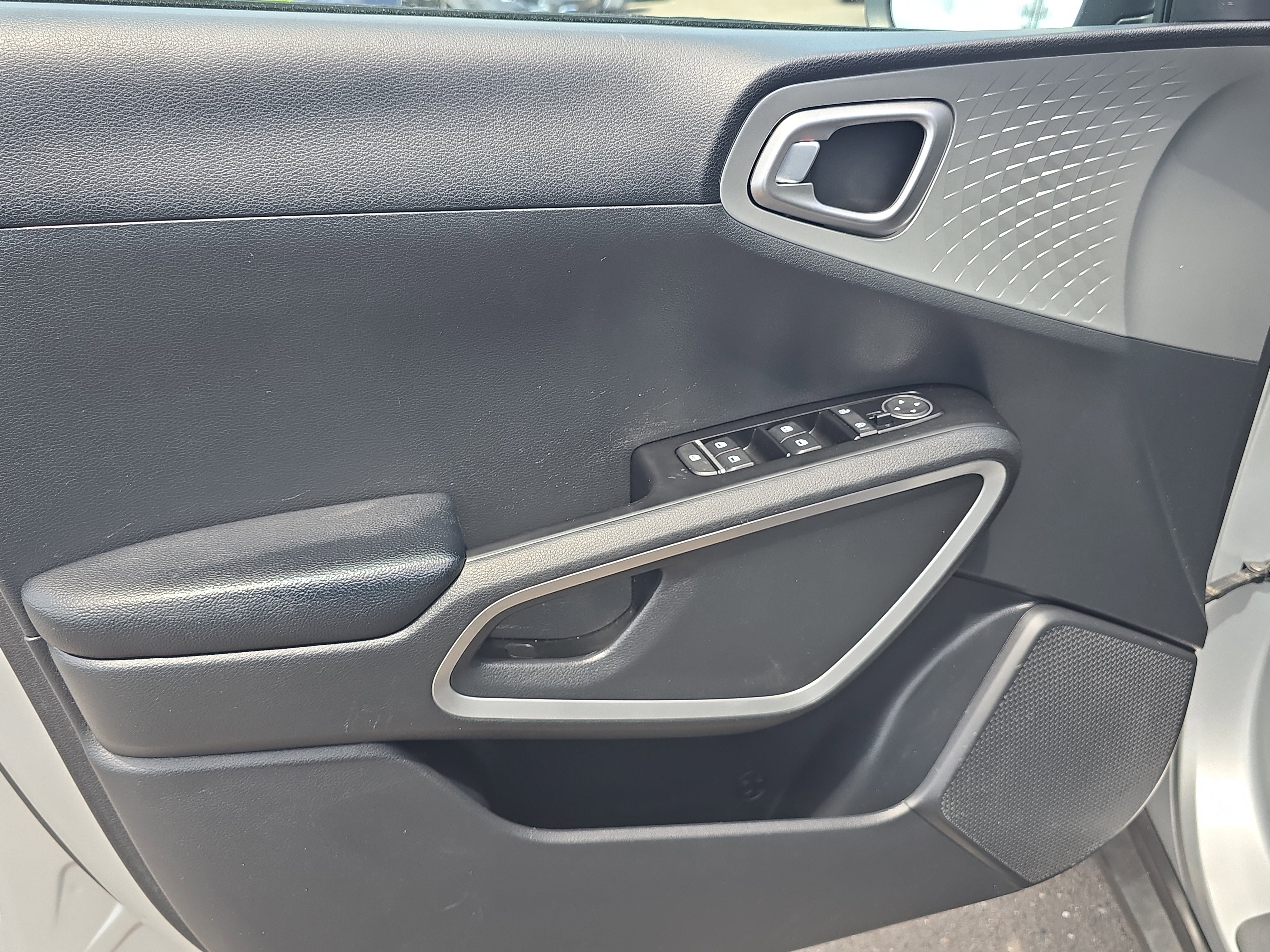 Certified Used 2021 Sparkling Silver Kia LX image 17