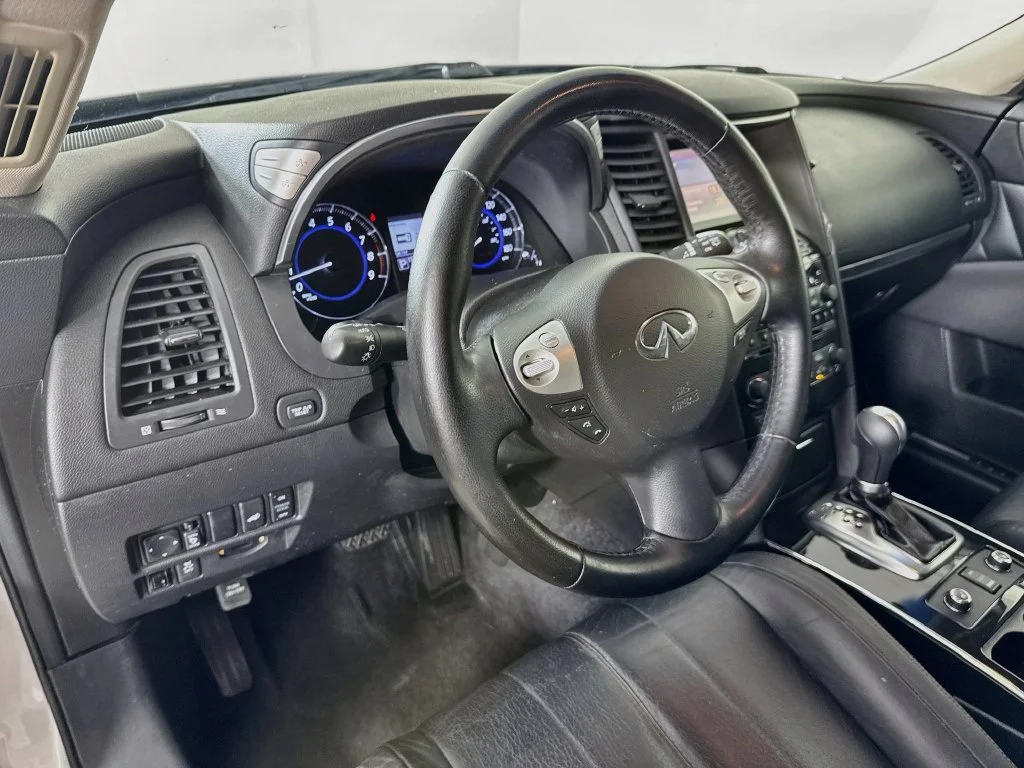 Used 2016 Silver INFINITI  image 9