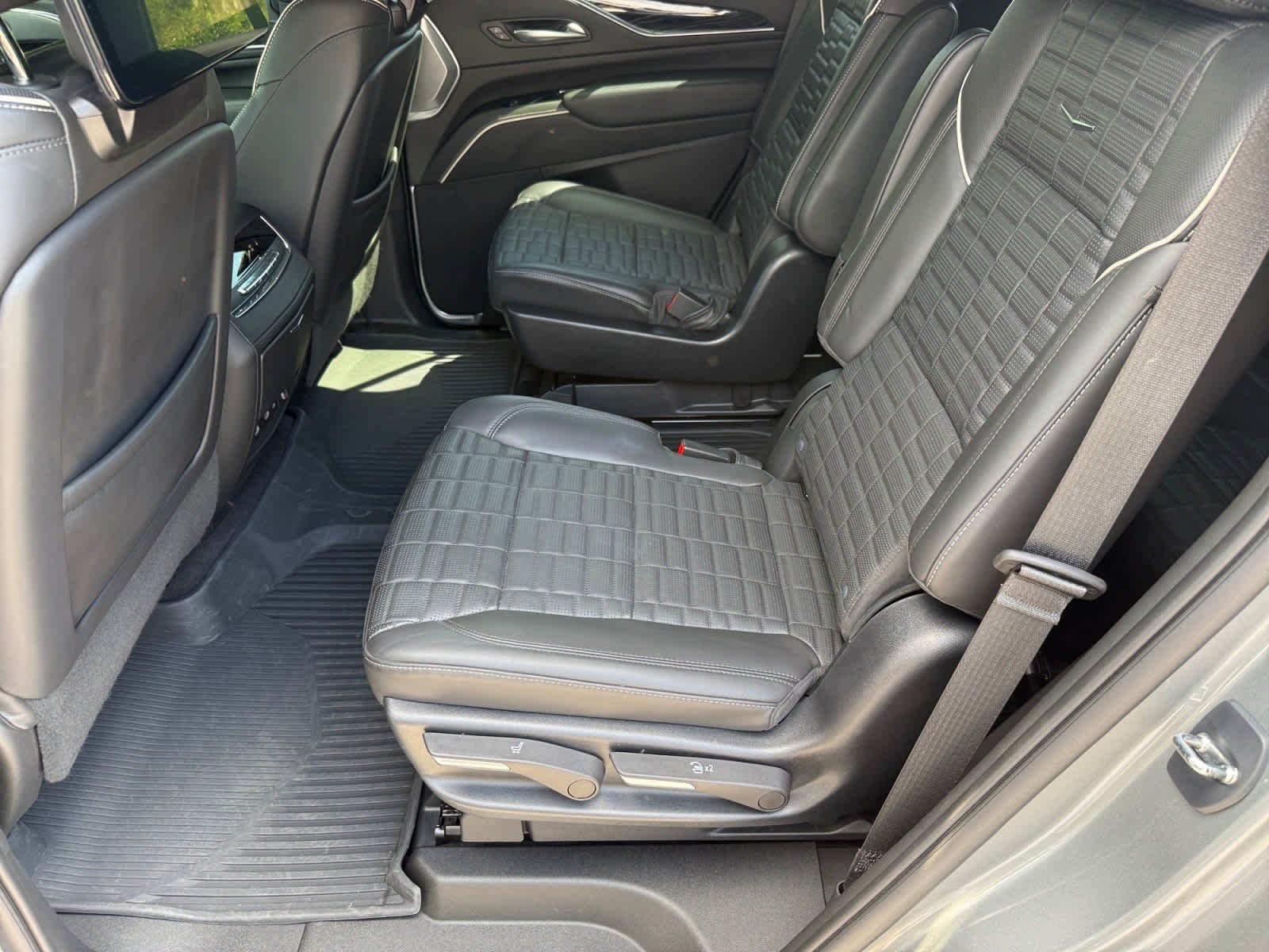 Used 2023 Argent Silver Metallic Cadillac AWD V-Series image 11