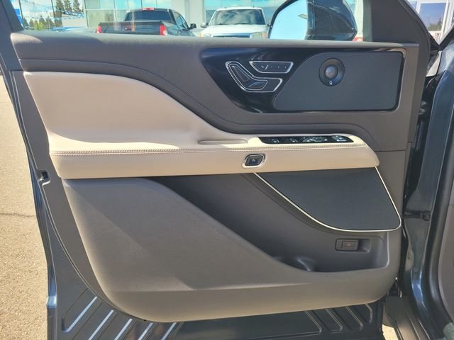 Used 2023 Blue Lincoln Reserve image 18