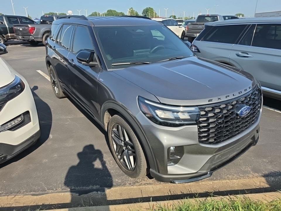Used 2025 Carbonized Gray Ford ST-Line image 3
