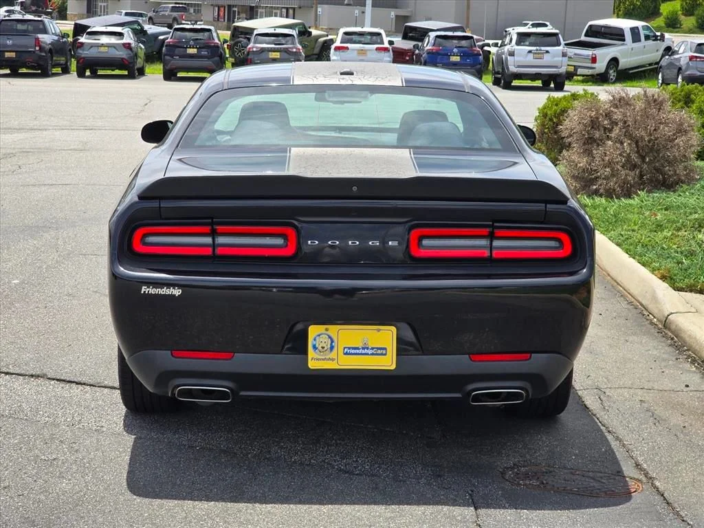 Used 2019 Black Dodge SXT image 25