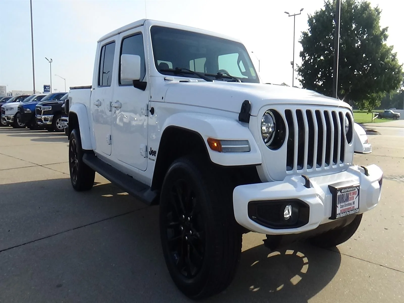 Used 2023 Bright White Clear Coat (pw7) Jeep High Altitude image 4