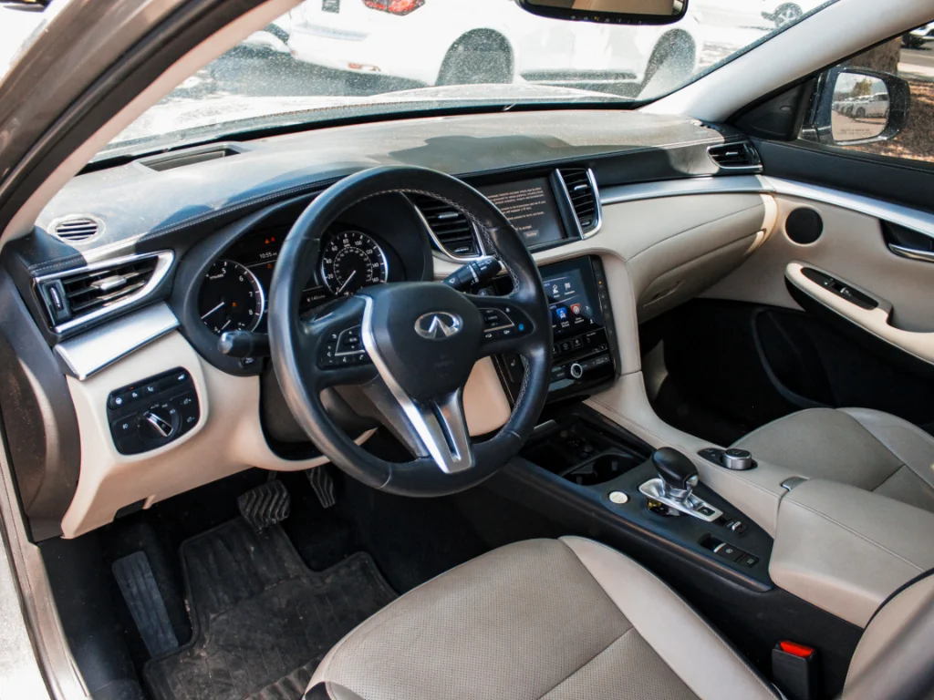 Used 2019 Graphite Shadow INFINITI ESSENTIAL image 8