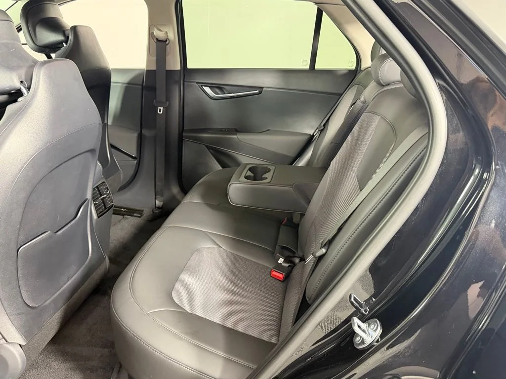 Used 2025 Black Kia Wind image 25