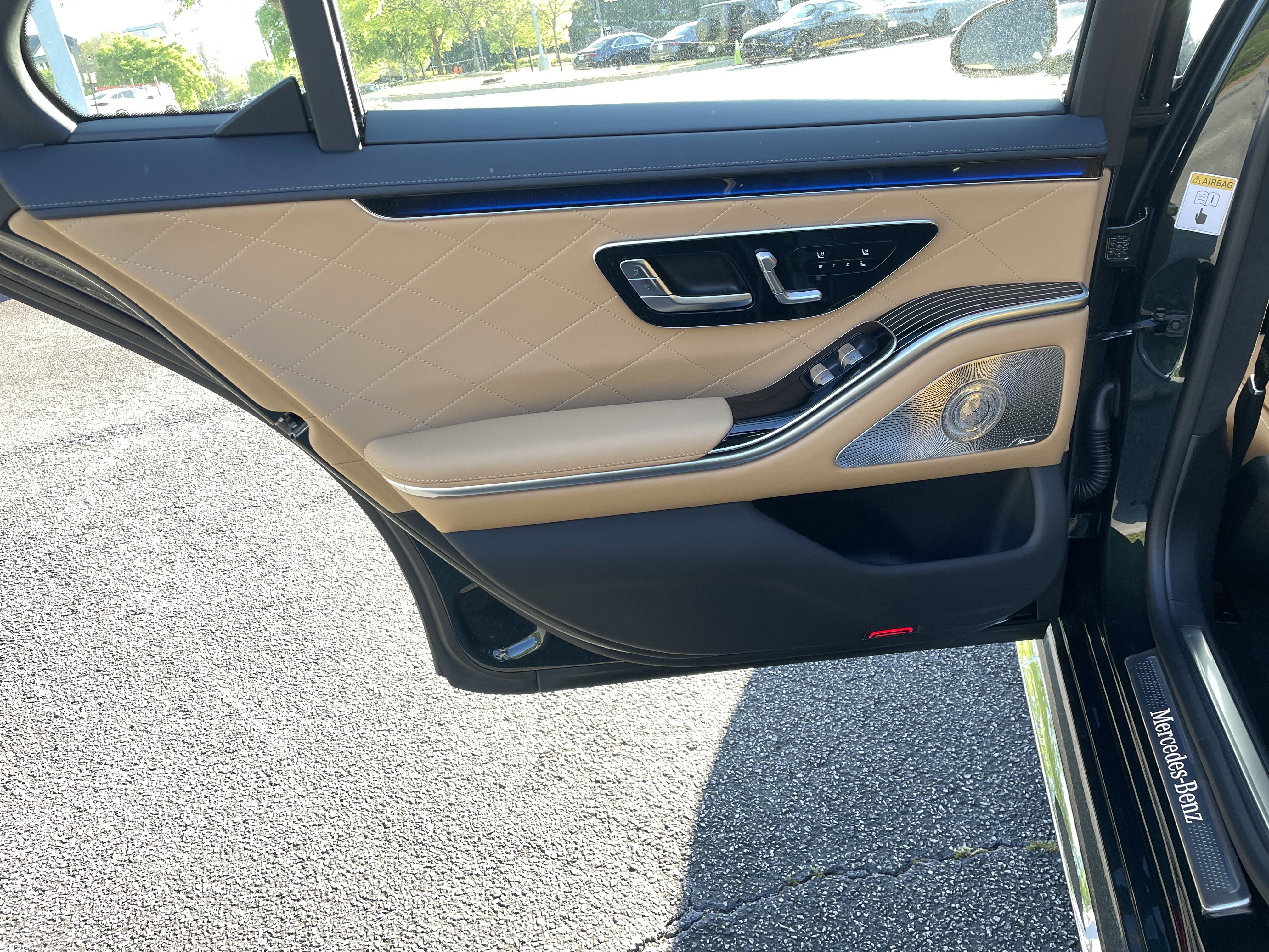 New 2026 MANUFAKTUR Exclusive Allanite Green Metallic Mercedes-Benz S 580 4MATIC® Sedan image 33