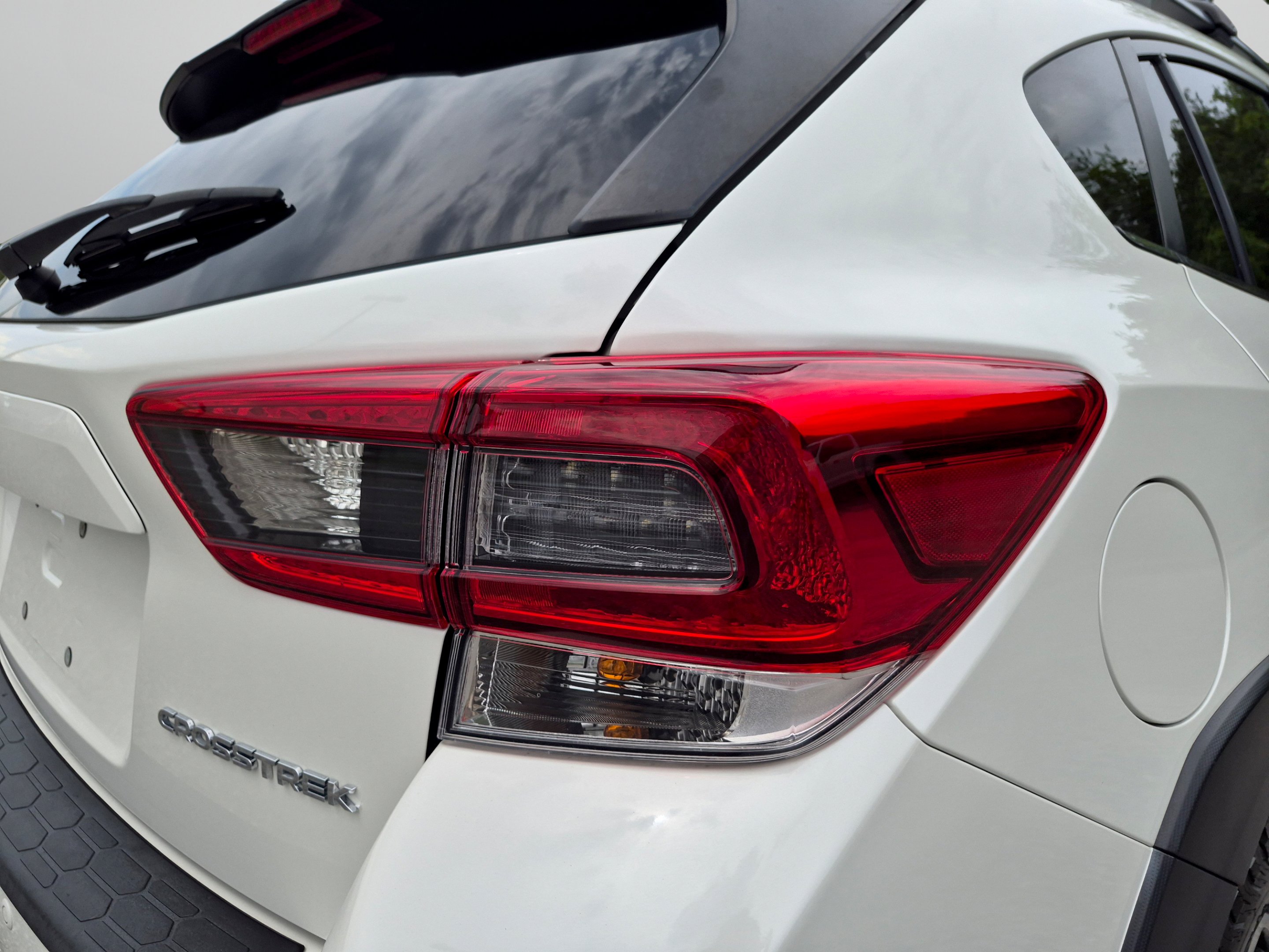 Used 2022 Crystal White Pearl Subaru Limited image 20