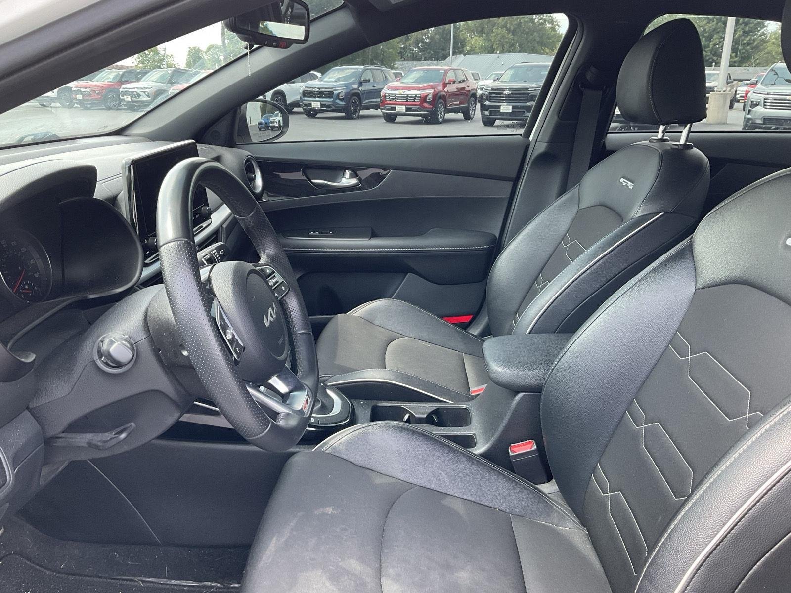 Used 2024 Snow White Pearl Kia GT-Line image 9