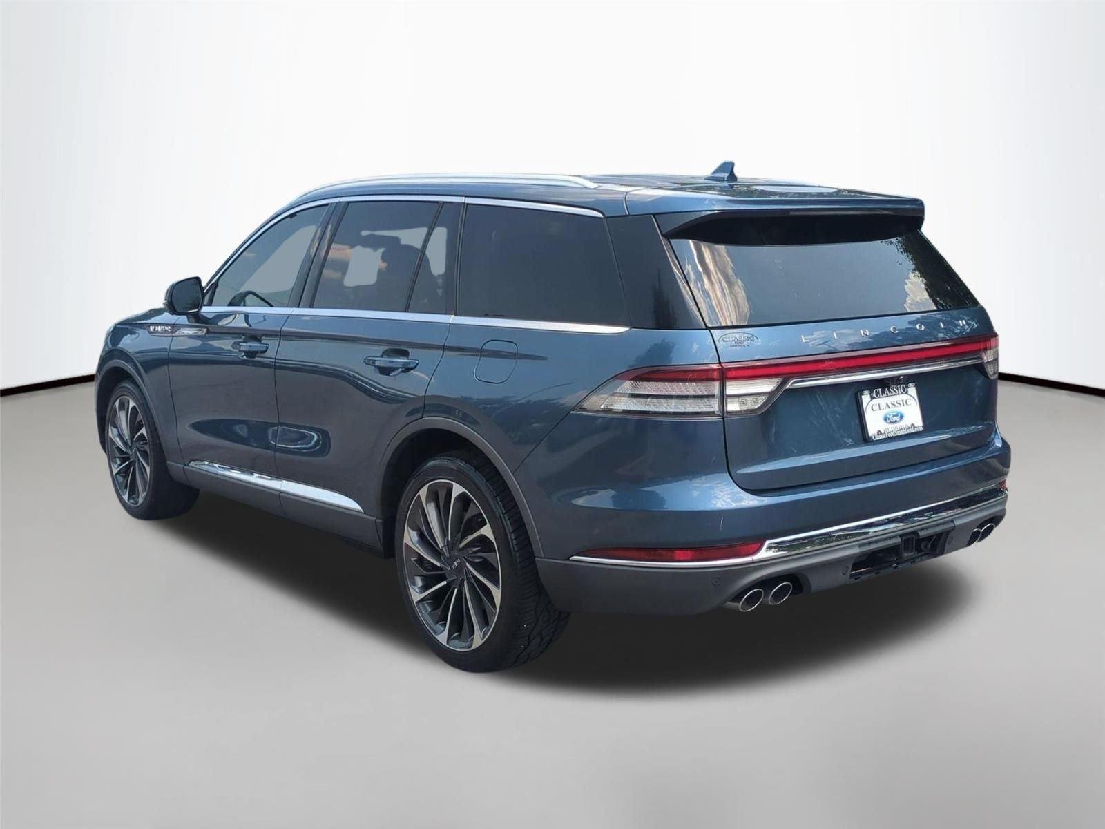 Used 2020 Blue Diamond Metallic Lincoln Reserve image 3