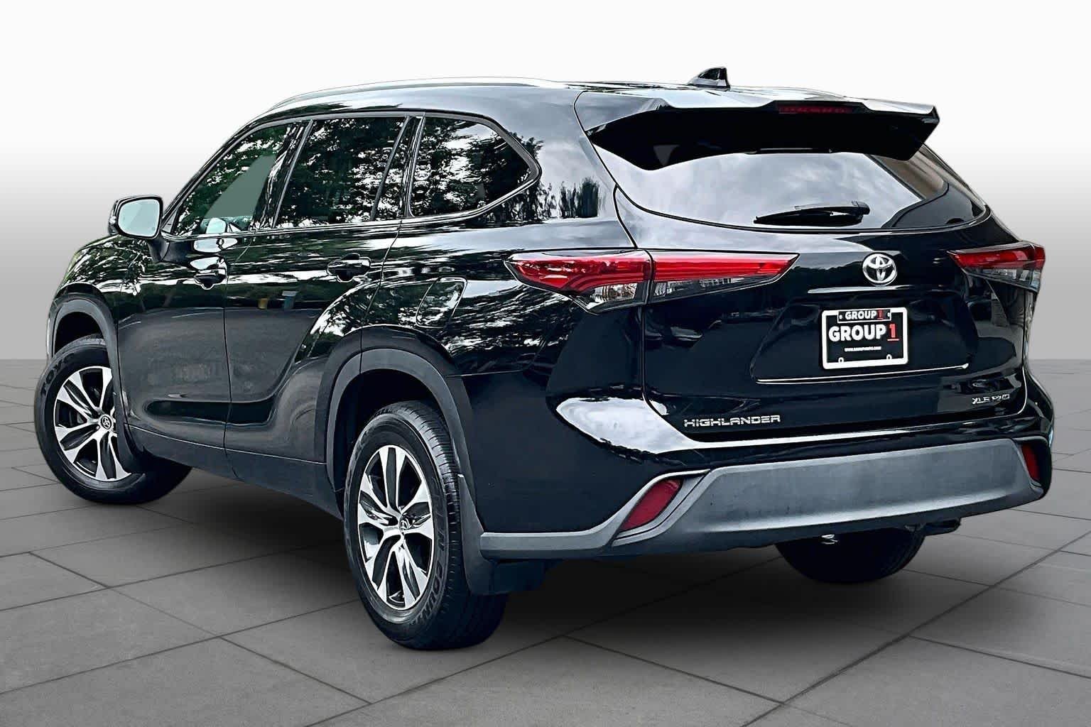Used 2021 Midnight Black Metallic Toyota XLE image 12