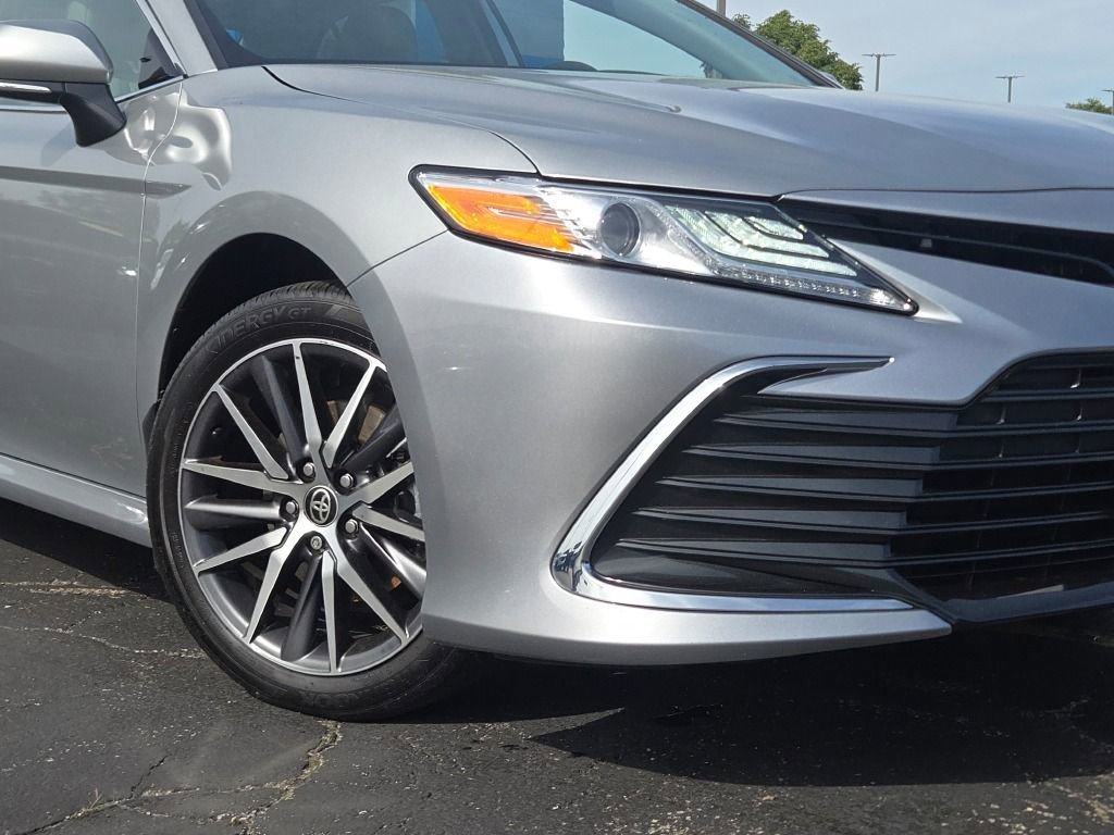 Used 2024 Silver Toyota Hybrid XLE image 3