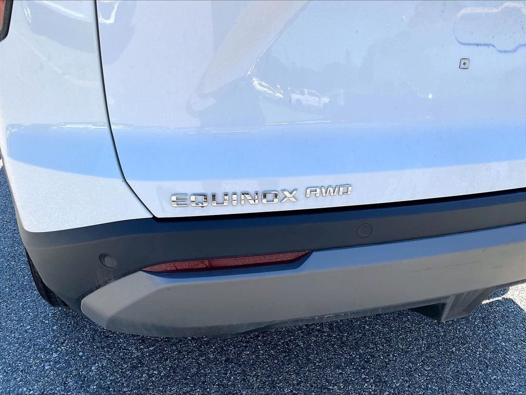 Used 2025 White Chevrolet LT image 27