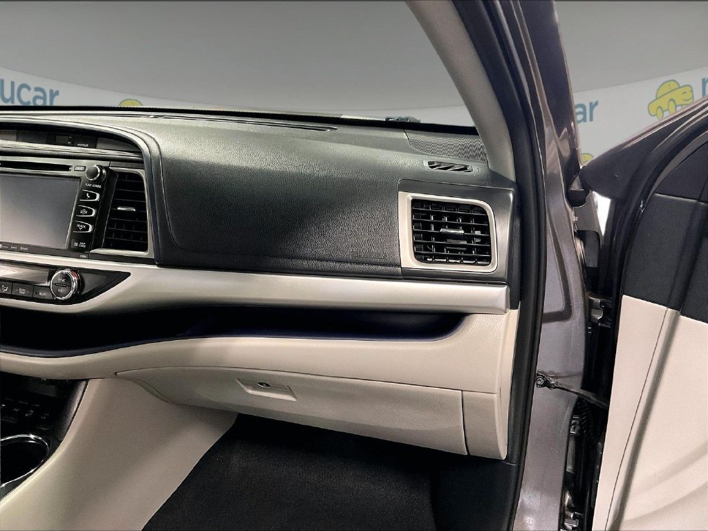 Used 2019 Gray Toyota XLE image 13