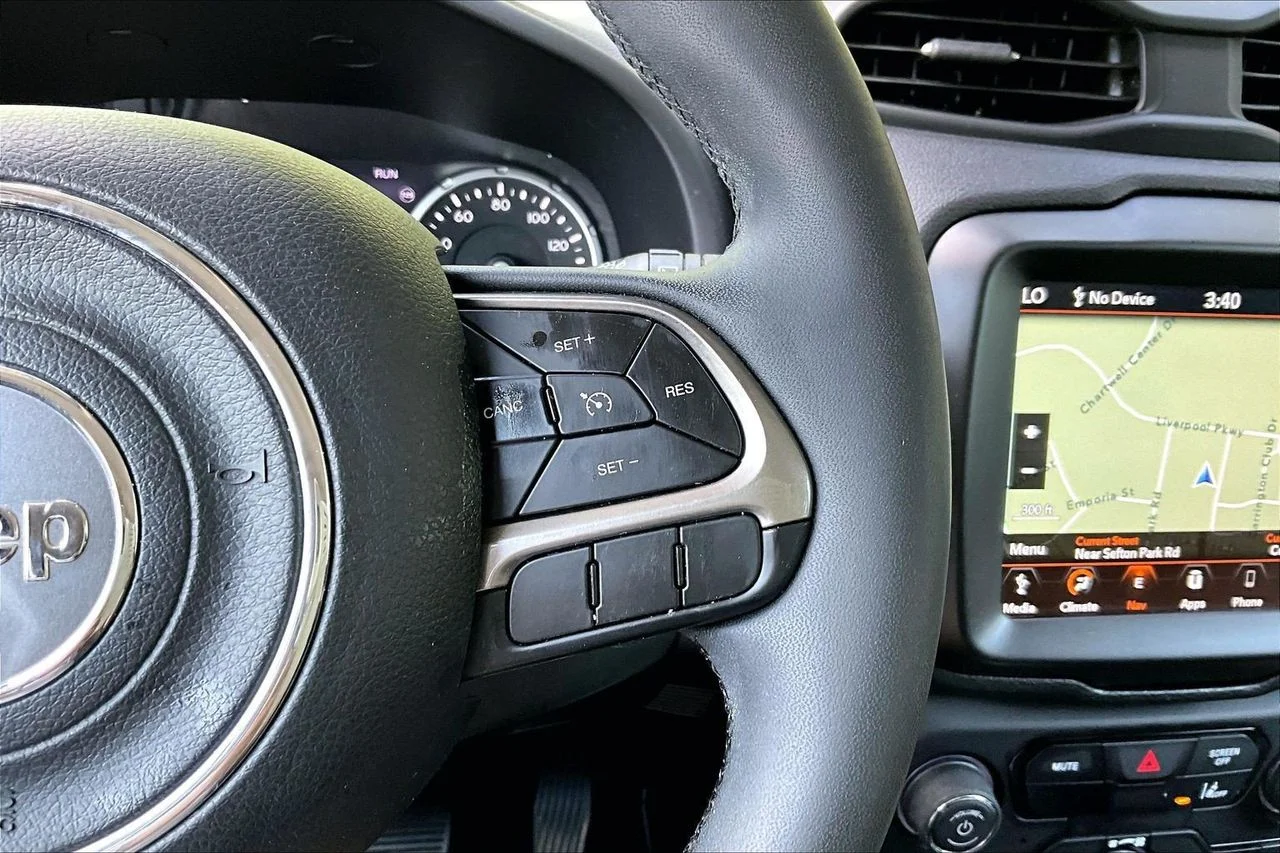 Used 2022 Black Jeep Latitude image 28