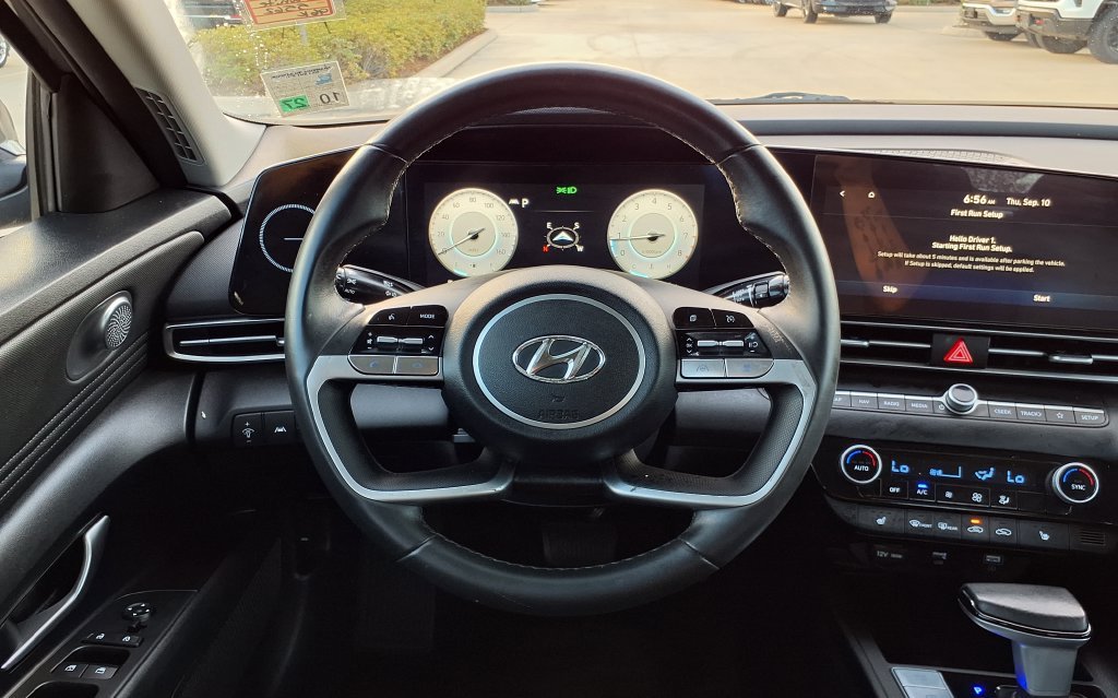 Used 2023 Silver Hyundai SEL image 18