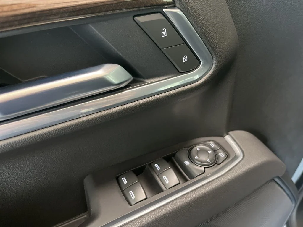 Used 2025 Gray Chevrolet LT image 4