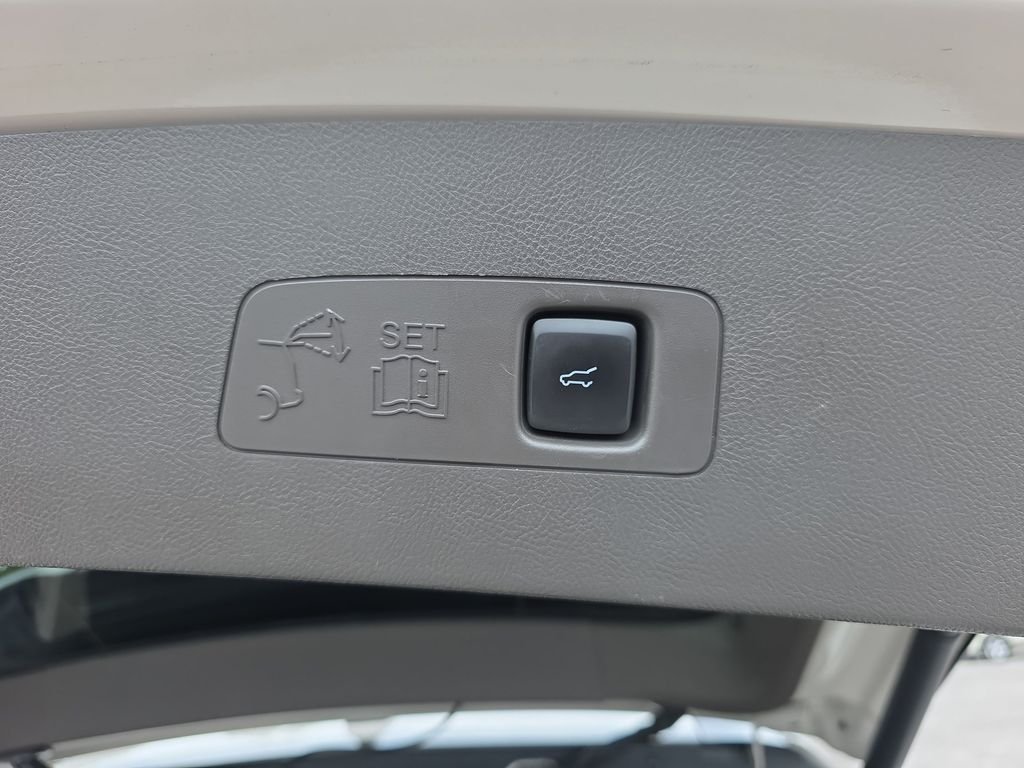 Used 2020 Ceramic White Lincoln Standard image 31