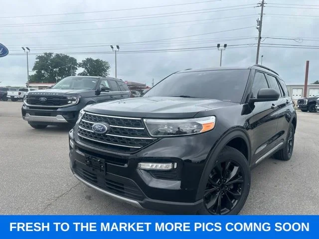 Used 2022 Agate Black Metallic Ford XLT image 2