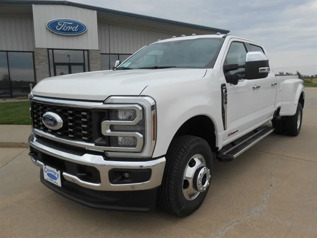New 2026 Star White Metallic Tri-Coat FORD F-350® Lariat® image 1