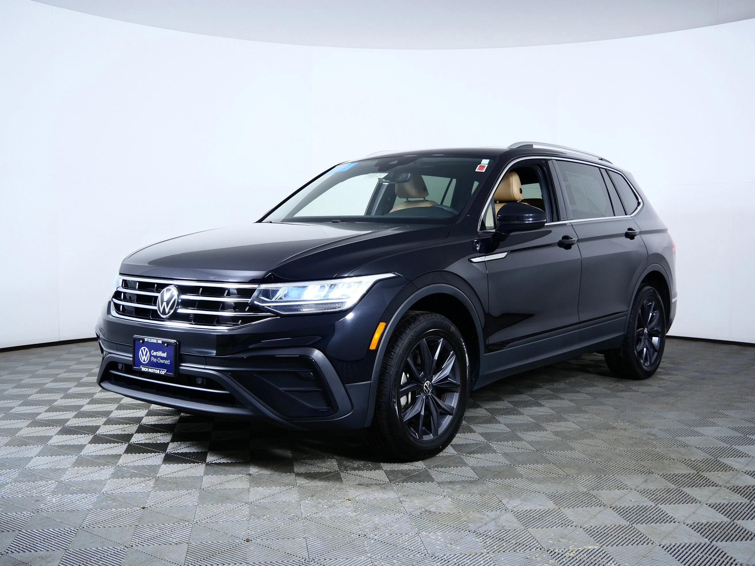 Certified Used 2023 Black Volkswagen SE image 3