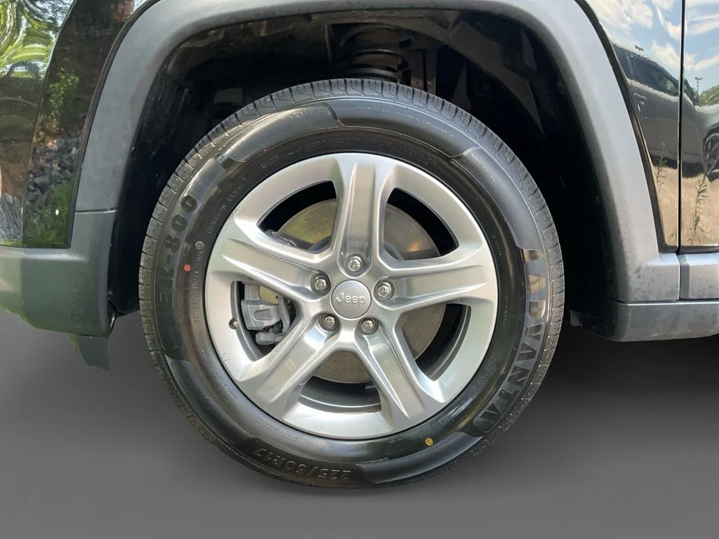 Used 2024 Black Jeep Latitude image 15