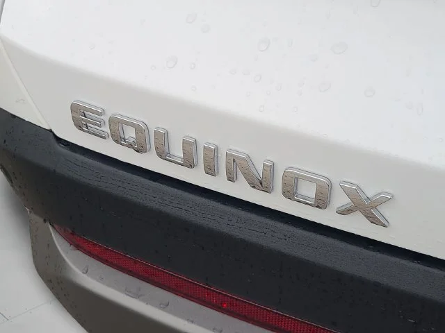 New 2027 Summit White Chevrolet LT image 10