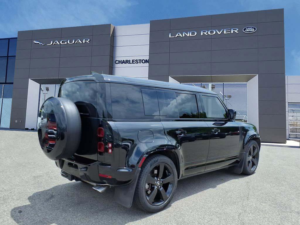 Certified Used 2025 Santorini Black Metallic Land Rover X-Dynamic SE image 3