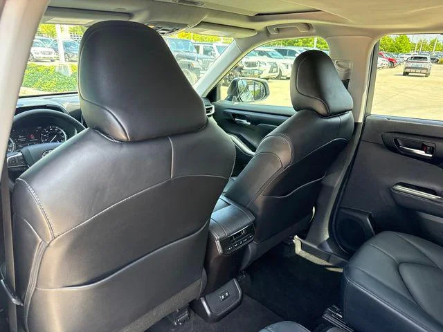 Certified Used 2020 CELESTIAL SILVER METALLIC Toyota XLE image 27