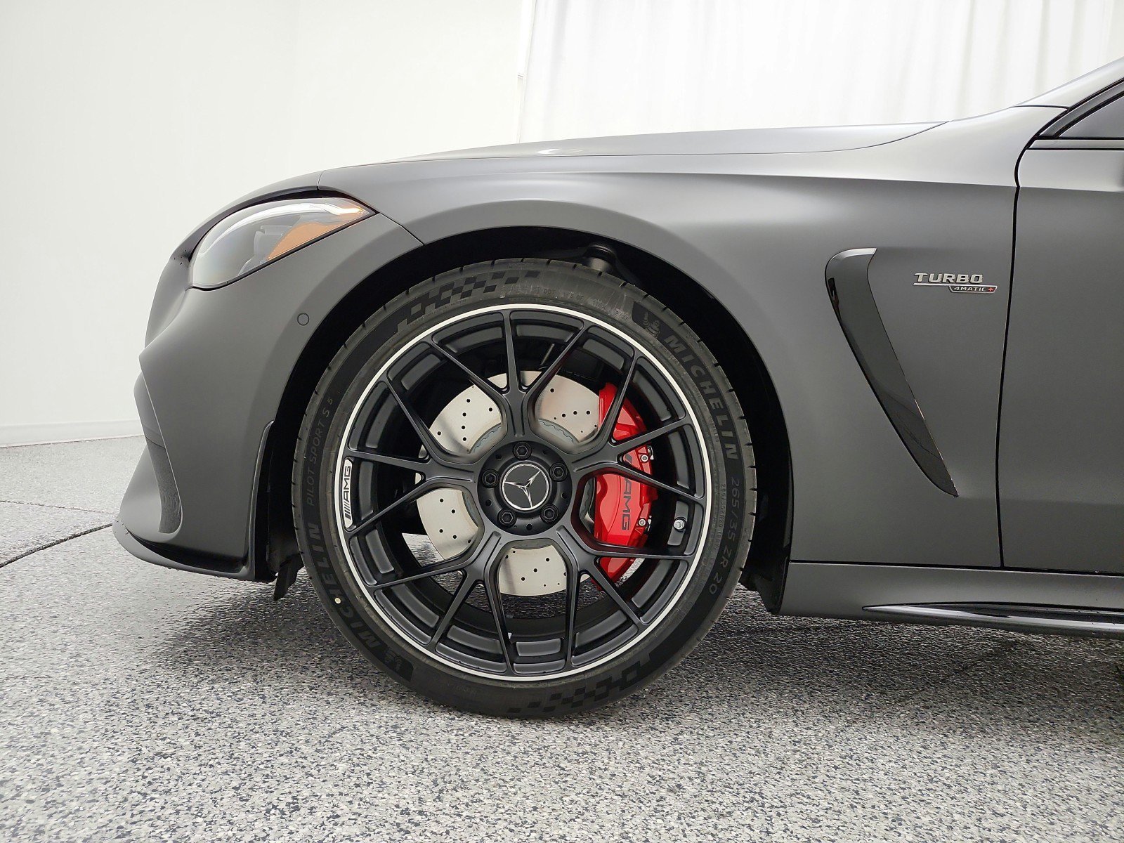 New 2027 MANUFAKTUR exclusive graphite grey magno Mercedes-Benz AMG® CLE 53 4MATIC+ Coupe image 32