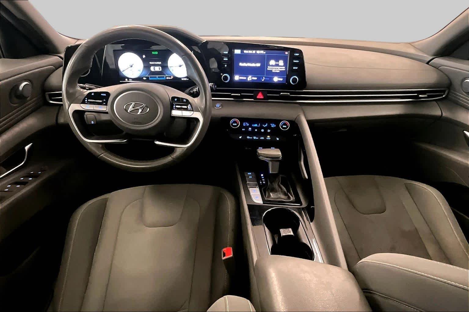 Used 2022 Phantom Black Hyundai SEL image 12