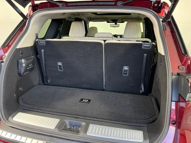 Used 2023 Red INFINITI LUXE image 43