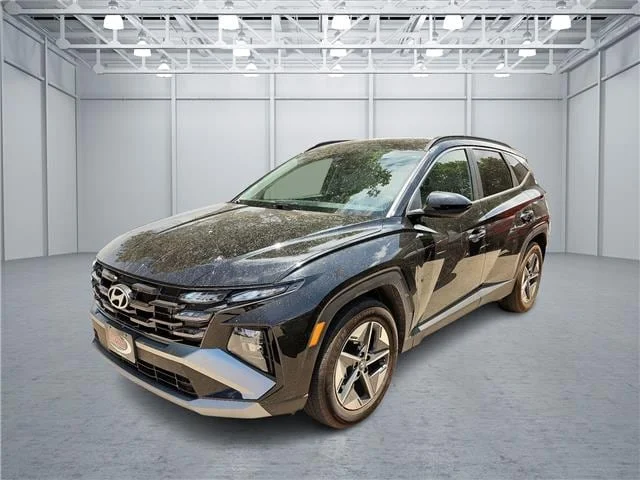 Used 2025 Black Hyundai SEL image 1
