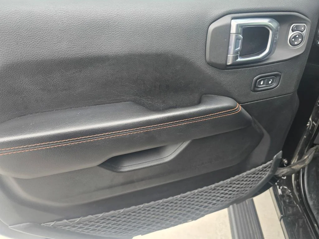 Used 2021 Black Jeep Mojave image 22