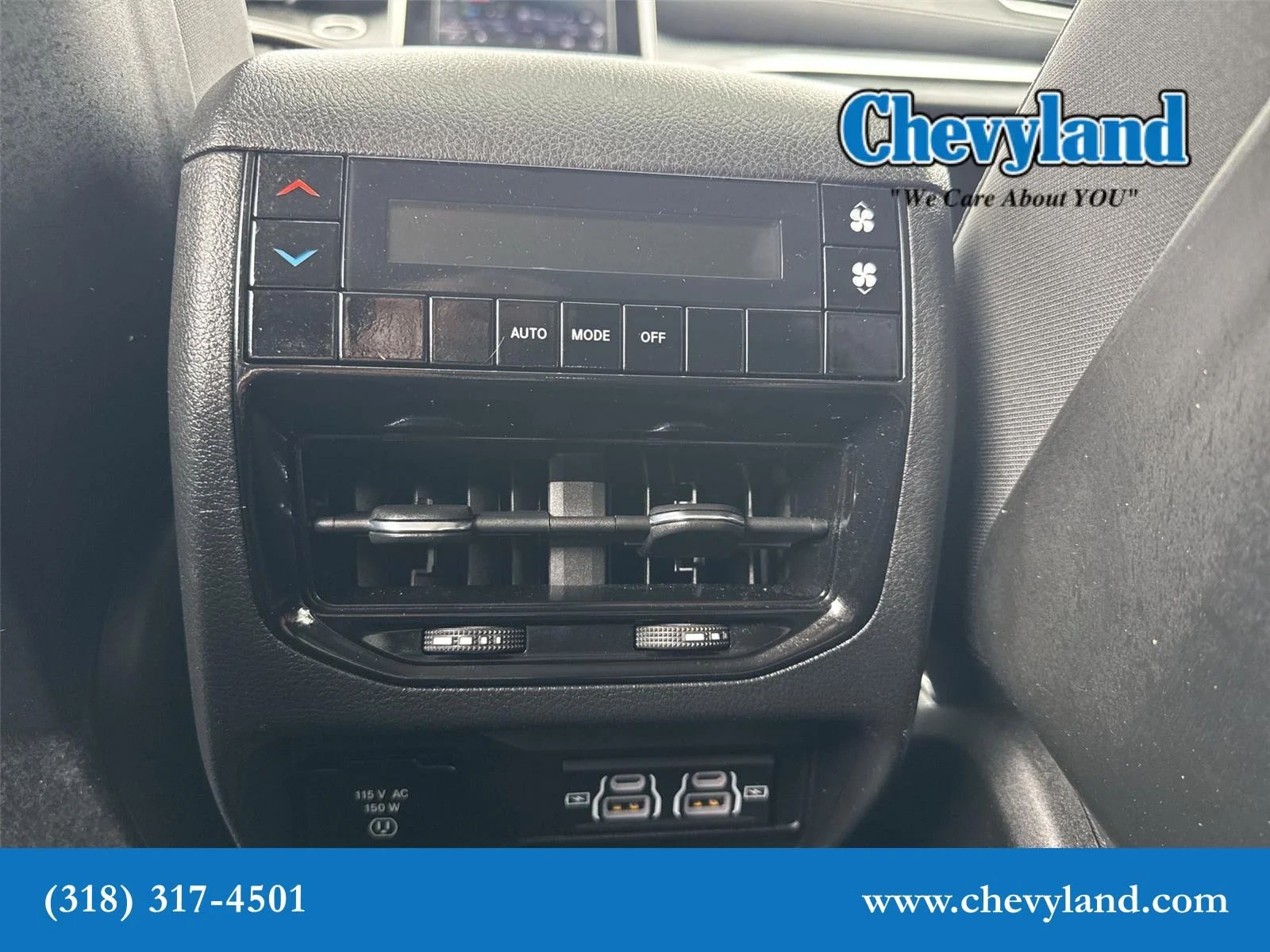 Used 2023 Diamond Black Crystal Pearlcoat Jeep Laredo image 21