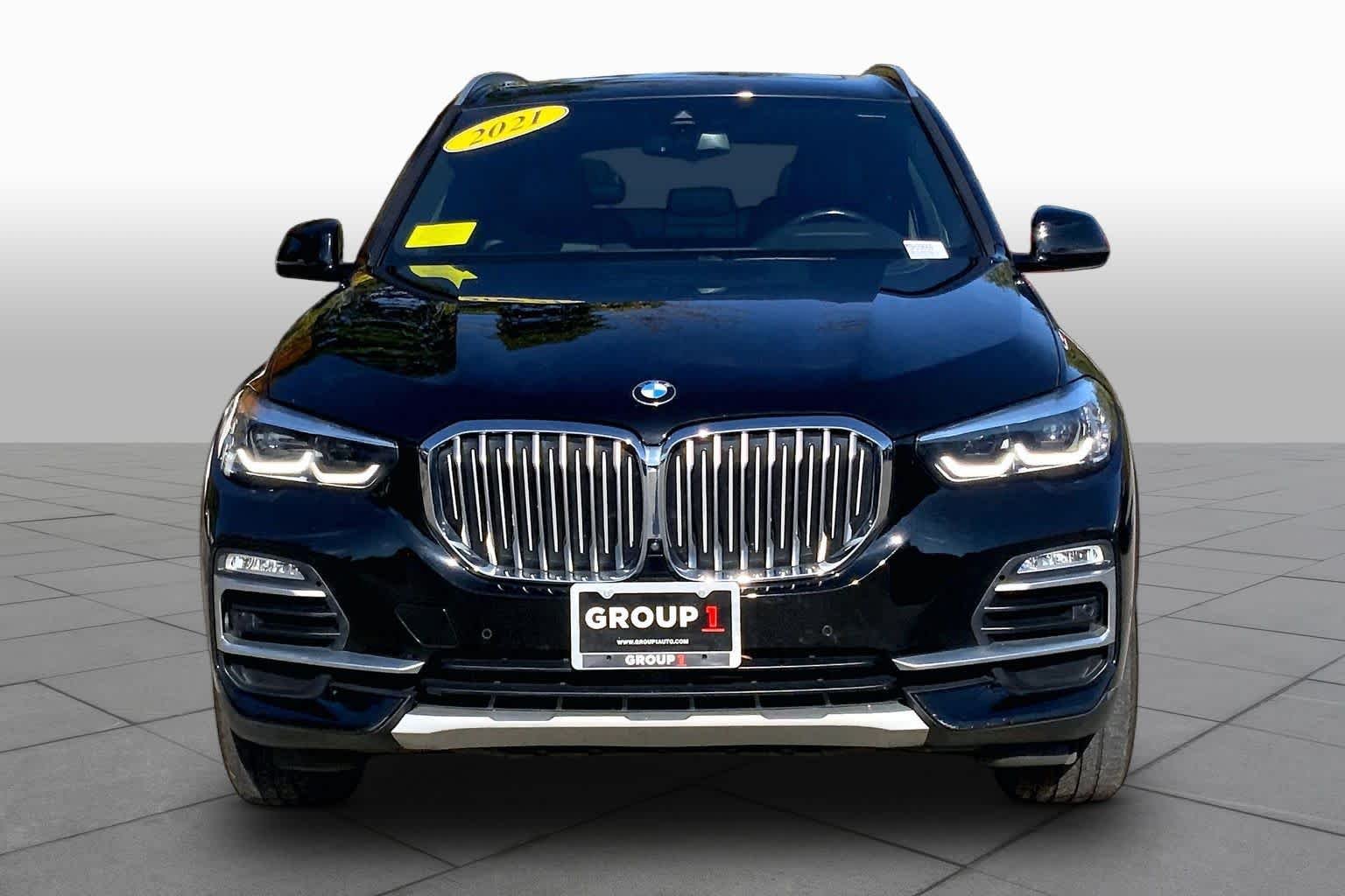 Certified Used 2021 Jet Black BMW xDrive40i image 3