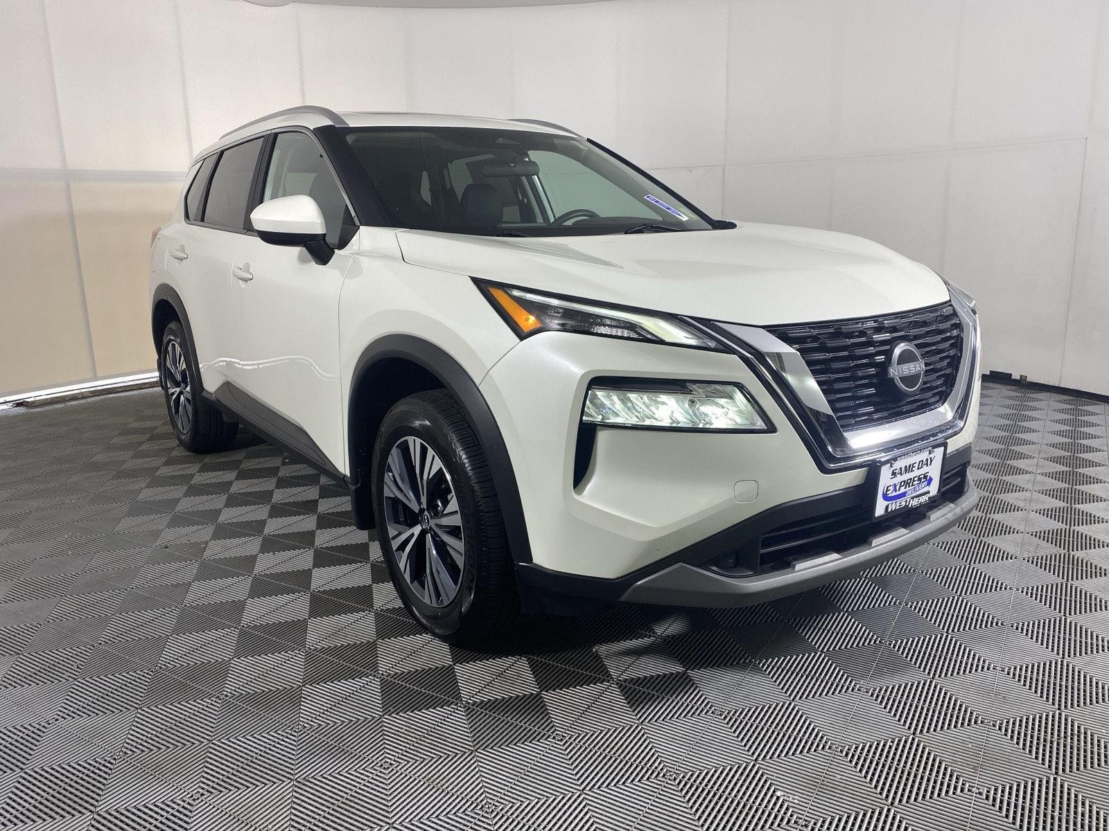 Used 2023 Pearl White Tricoat Nissan SV image 11