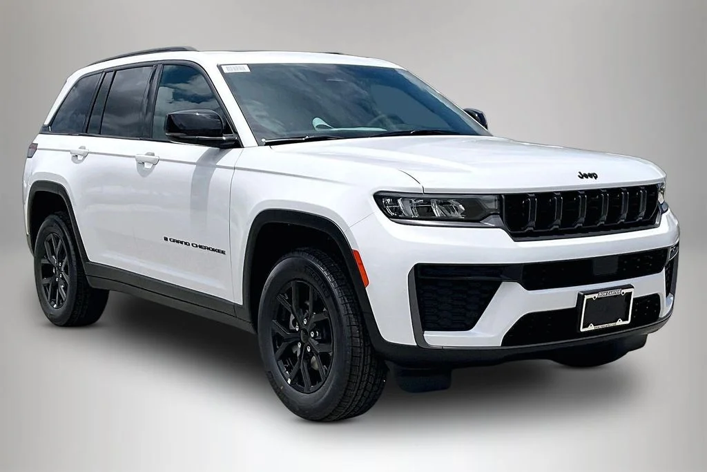 New 2026 Bright White Clear-Coat Exterior Paint Jeep Altitude image 1
