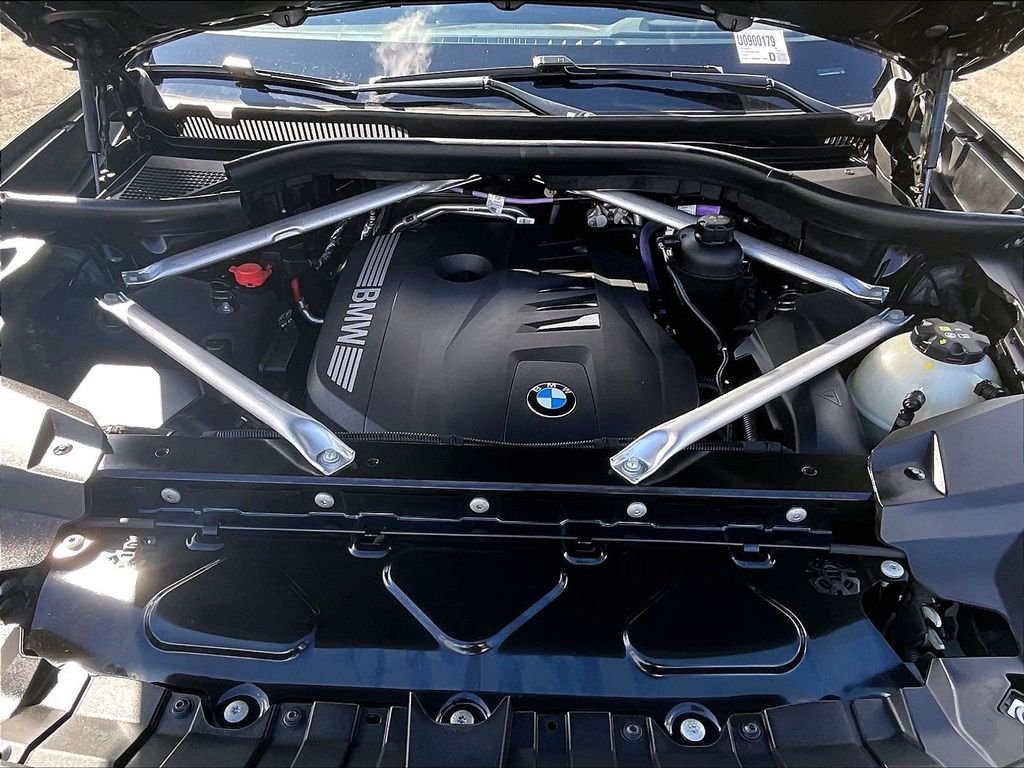 Used 2024 Green BMW xDrive40i image 30