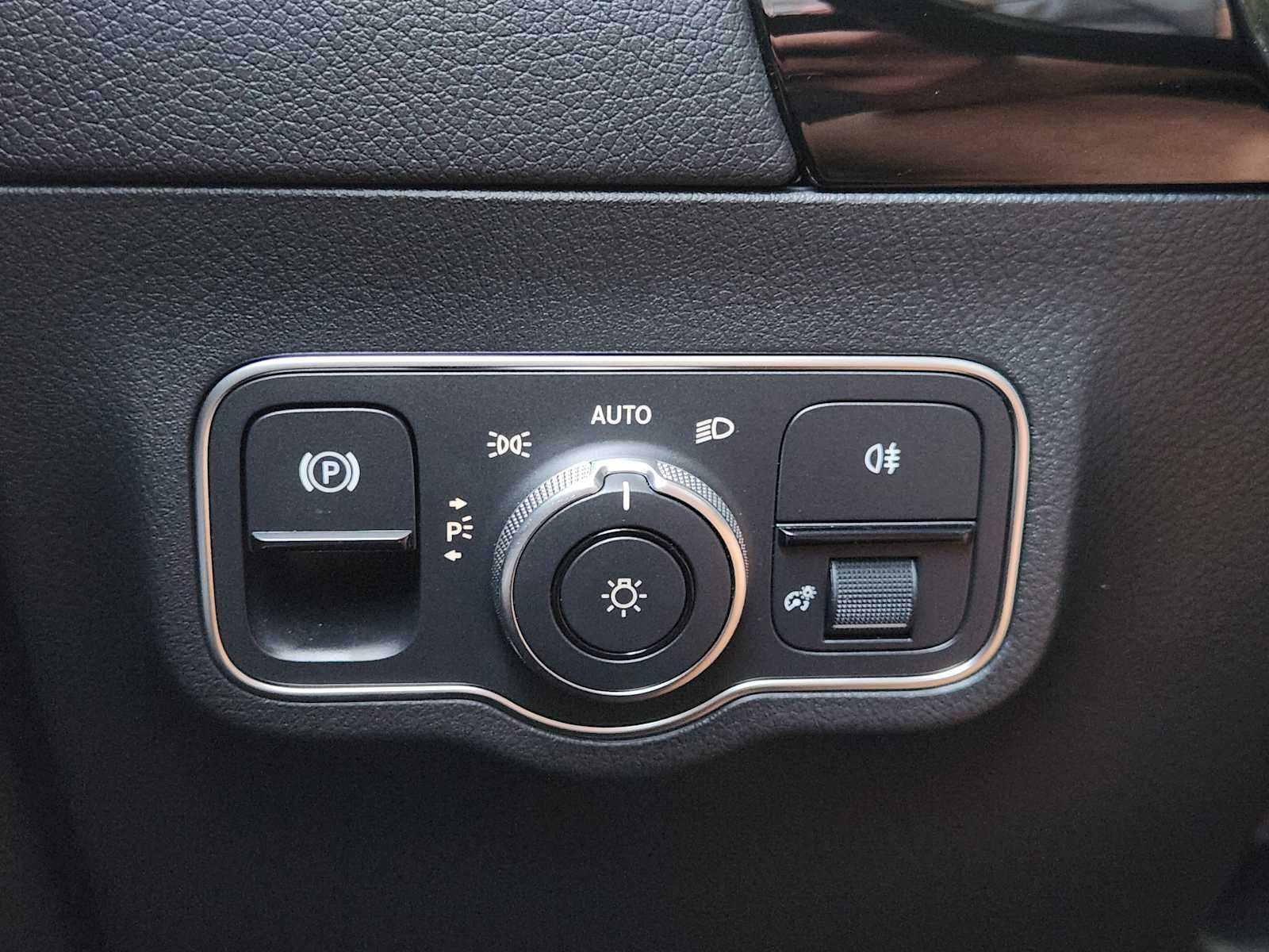 Used 2023 Iridium Silver Metallic Mercedes-Benz GLA 250 image 19