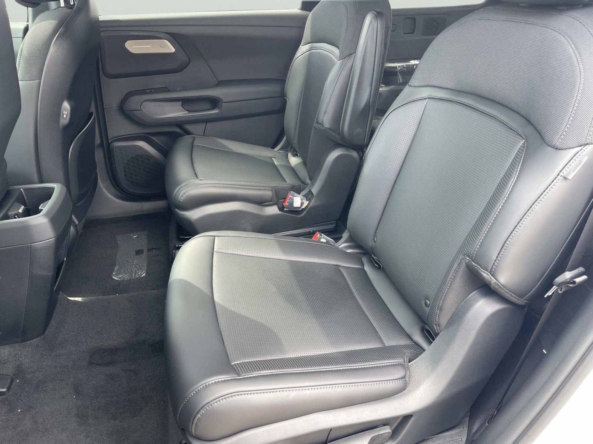 New 2027 Glacial White Pearl Kia S image 15