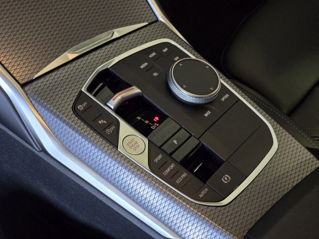 2025 BMW 3 Series 330i - Photo 17