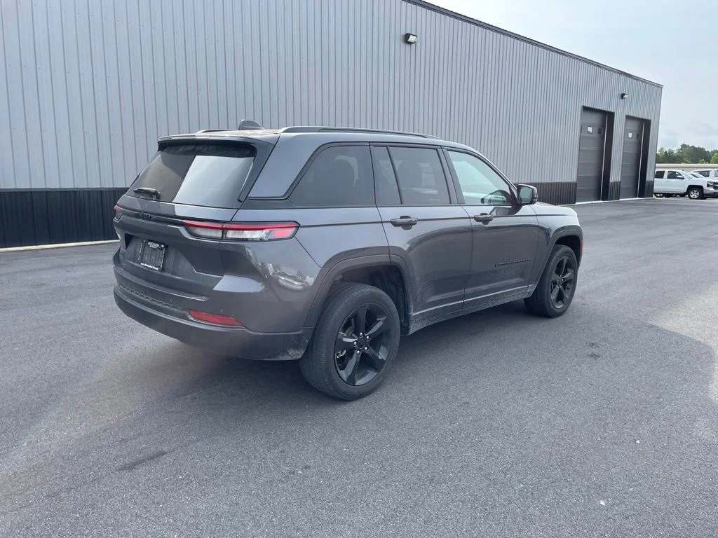 Used 2023 Gray Jeep Altitude X image 8